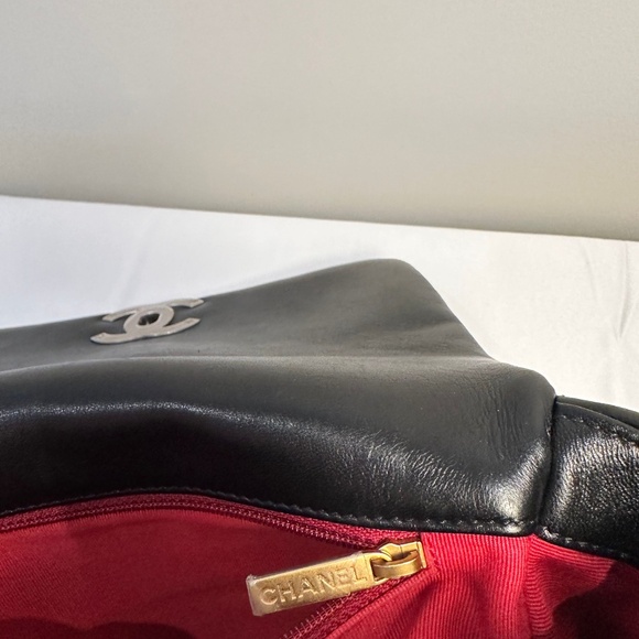 Chanel 19 Black in Small Microchipped - Picture 9 of 16